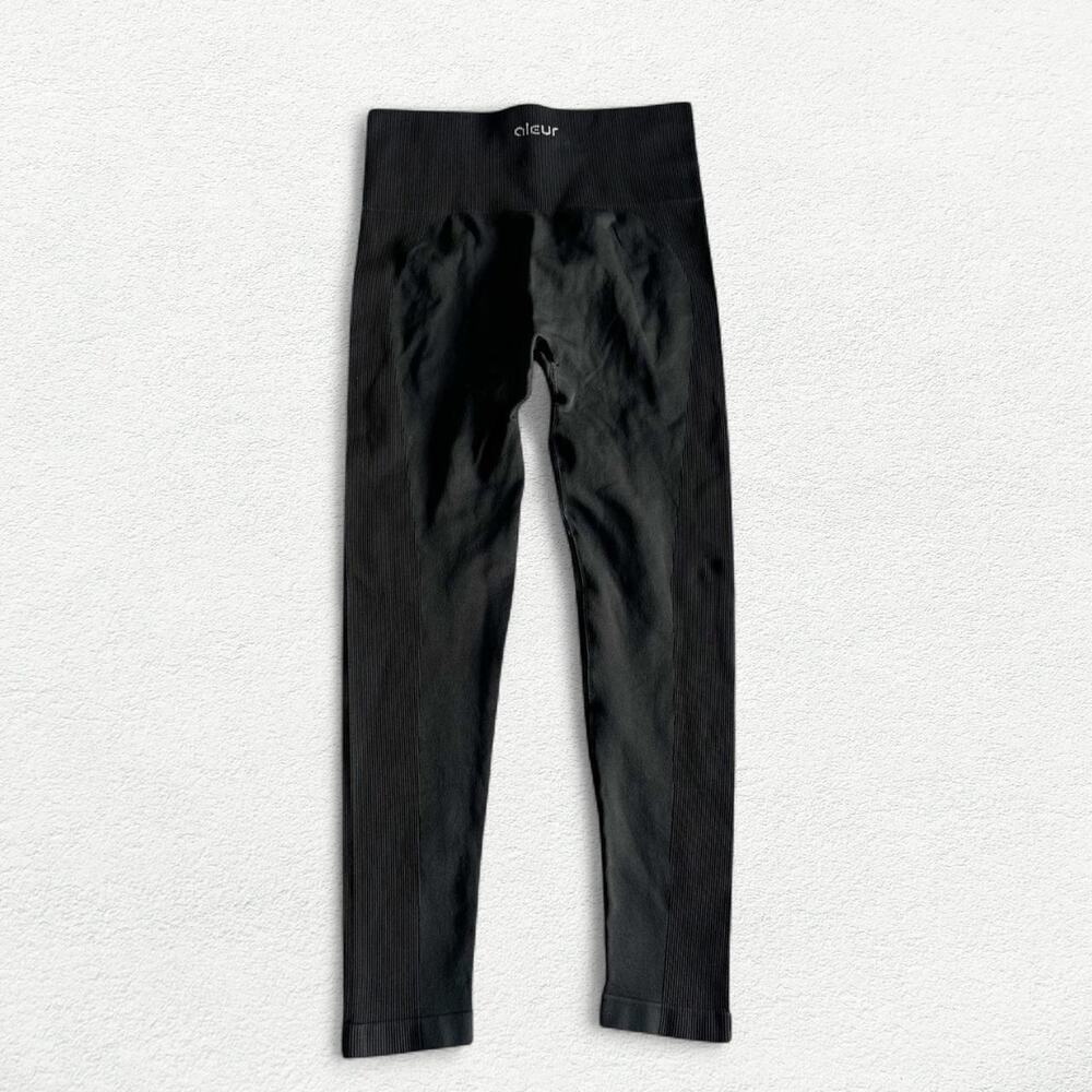 Aleur Contour Leggings in Black